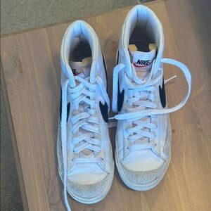 Nike White and Black Sneakers